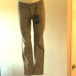Fashion Nova Skinny khaki jeans size L